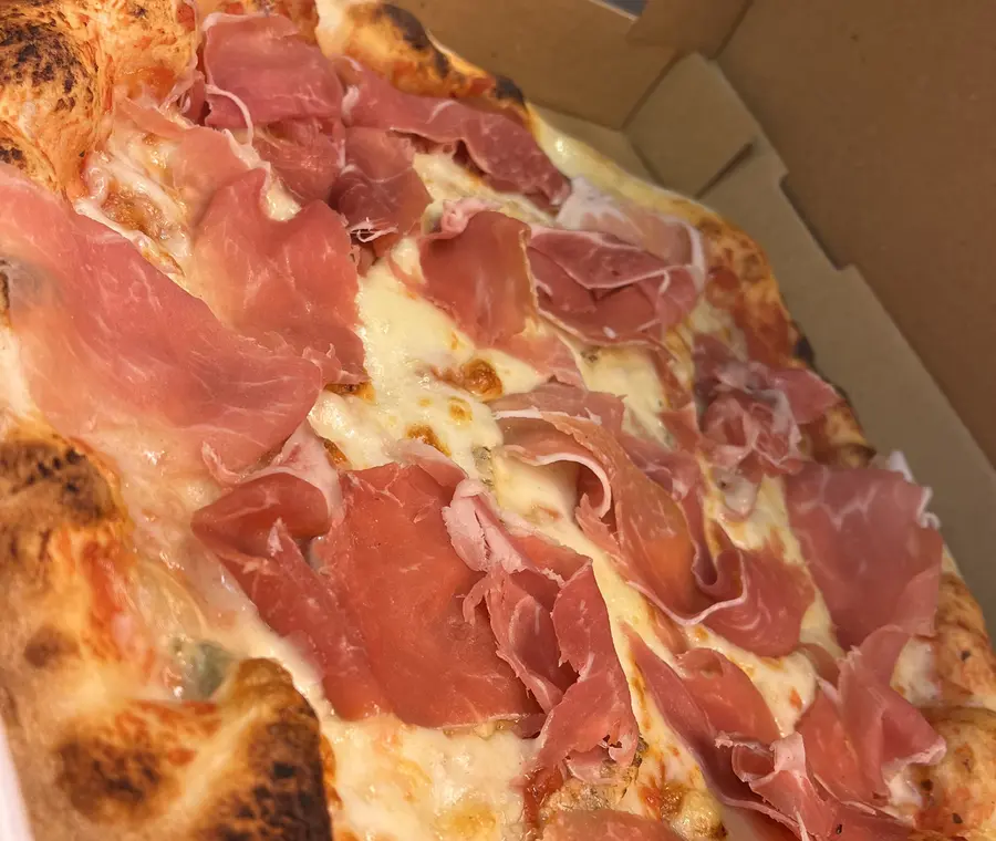 Pizza jambon cru